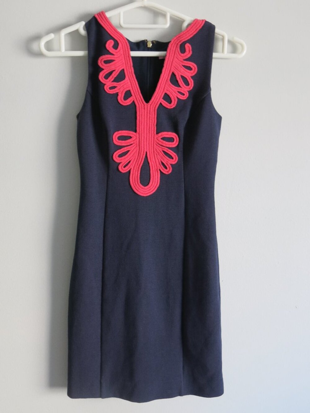 Lilly Pulitzer Fully Lined Sleeveless Embroidered Detail Neck Shift - Size XXS